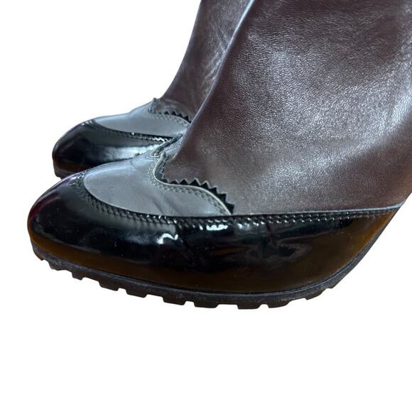 Taryn Rose Brown Black Wingtip Leather Ankle Boots Booties Heels Shoes 38.5 8.5 - Picture 9 of 16